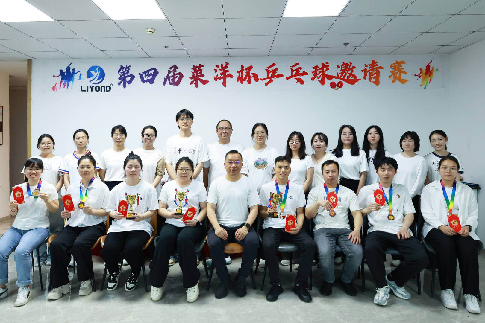 Table tennis competition group photo
